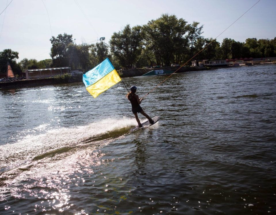 Друзі! Вітаємо із Днем прапору України та відкриттям нової фігури в акваторї парку напередодні змагань EQUITY Wake Open 2018