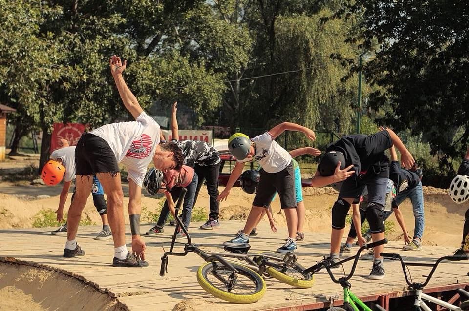 Тренування в Bmx-школі на оновленому памп-треку