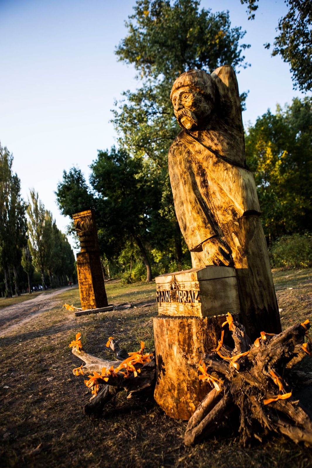 В київському парку Муромець відкрили нову пам'ятку: Алея дерев’яних фігур