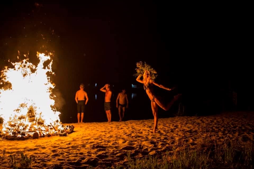 НЕОНОВА TIKI - вечірка на заході сонця у День Івана Купала