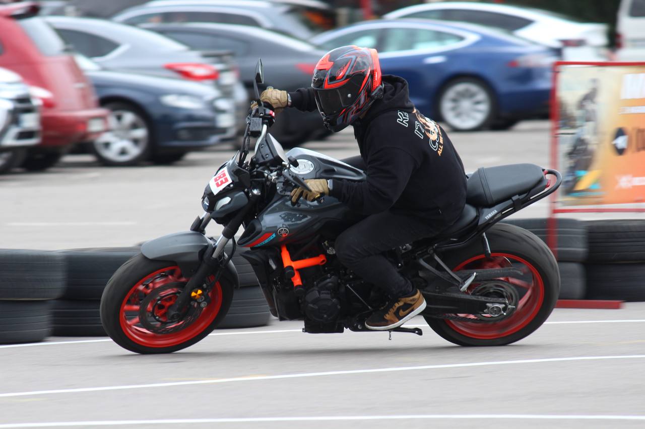 Навчись керувати мотоциклом в probiker_motoschool в ІКСПАРК!