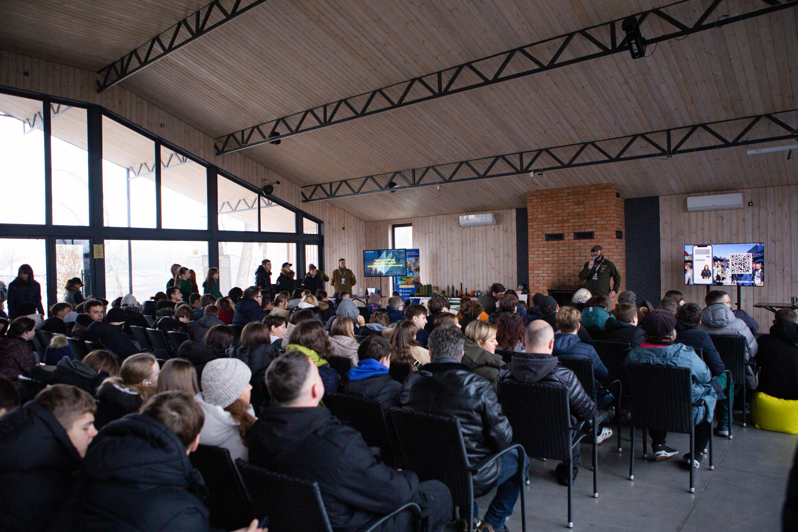 Після підступного дронно-ракетного удару ворога  по Києву молодь  зібралася готуватися до опору на дронПікнік «Муромець Нацспротив»