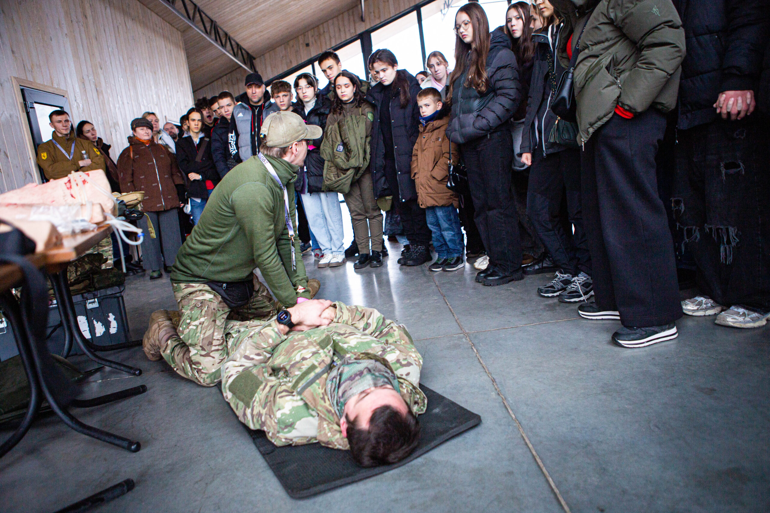 Після підступного дронно-ракетного удару ворога  по Києву молодь  зібралася готуватися до опору на дронПікнік «Муромець Нацспротив»