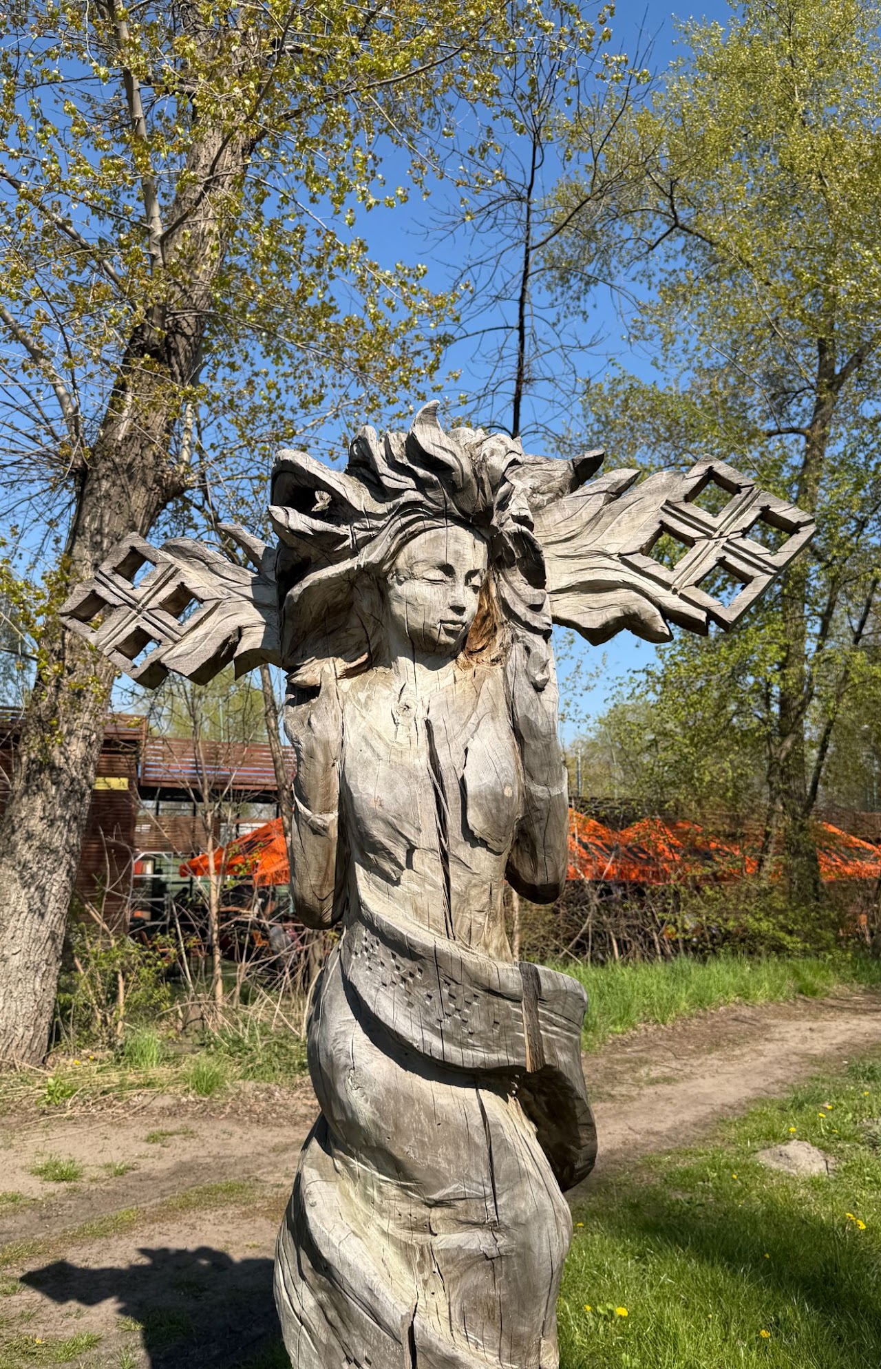 Алея дерев’яних скульптур WOOD ART FEST в Ікспарку