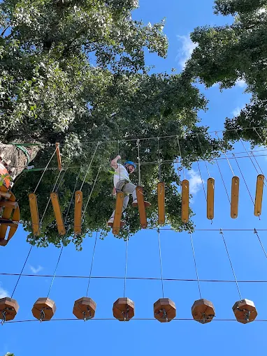 Мотузковий парк в Ікспарку чекає на сміливців